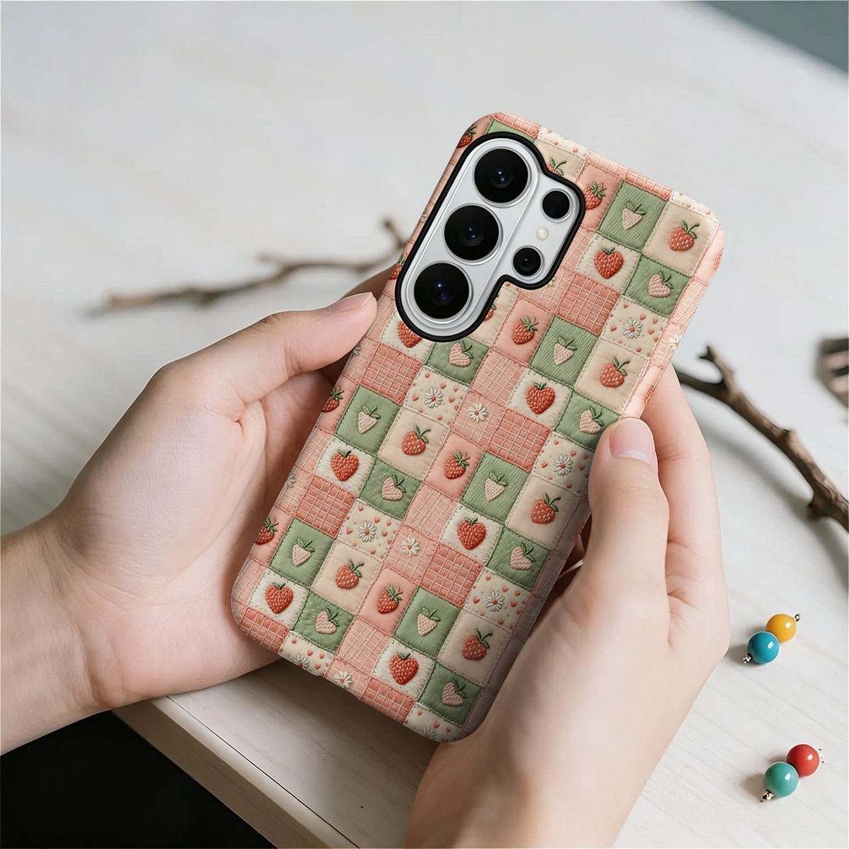 patchwork fresa bordada 2-in-1 - Samsung Galaxy S24 reseña y precio